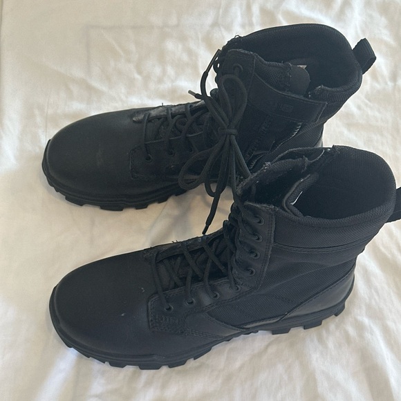 Hiking boot’s lightly used - size 10, men’s - Picture 2 of 13